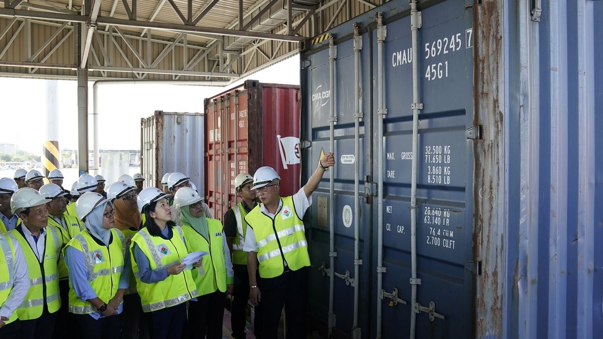 Malajsie vrátila Britům a Francouzům 3800 tun nelegálně vyvezených plastů
